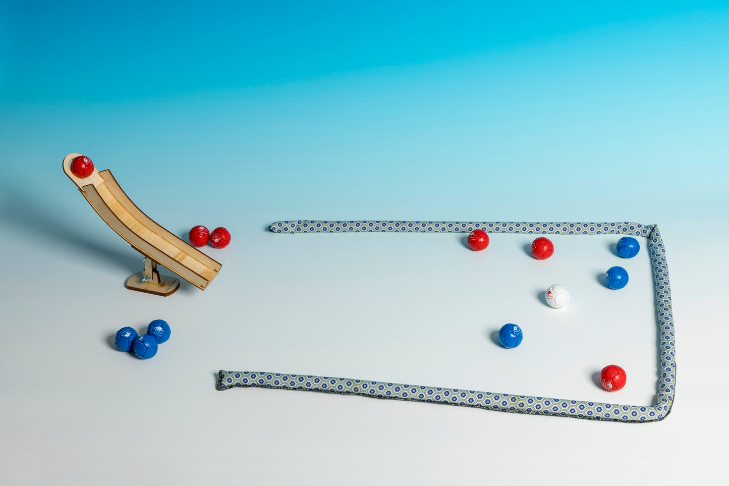 Boccia op Tafel – Complete set voor binnenspel, ontworpen voor activering en gezelligheid bij senioren.