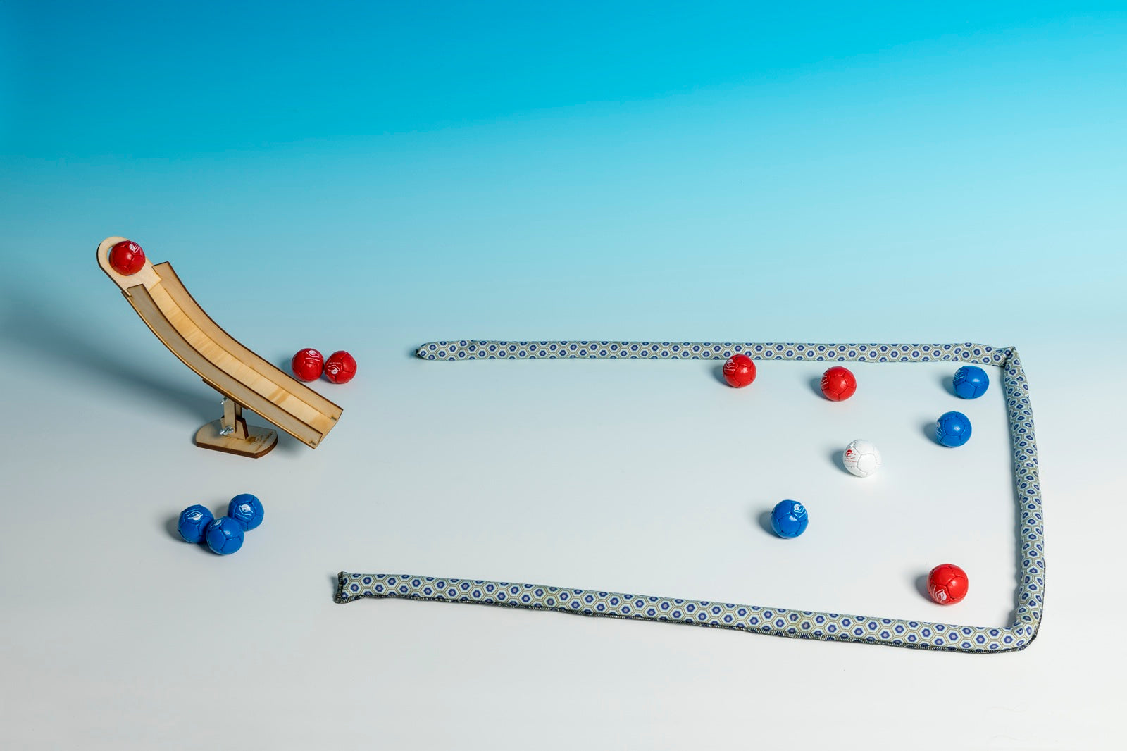 Boccia op Tafel – Complete set voor binnenspel, ontworpen voor activering en gezelligheid bij senioren.