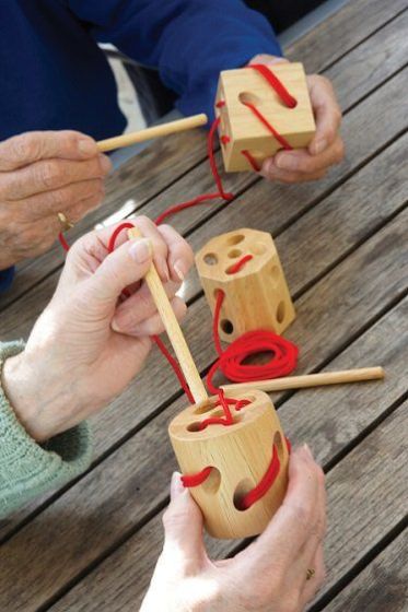 naald-en-draadblokken-creatieve-therapie-dementie-