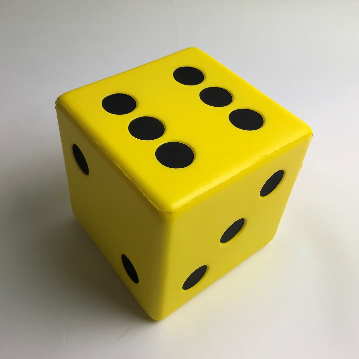 Zachte Foam Dobbelsteen – Grote, goed zichtbare dobbelsteen voor activiteiten, ideaal voor senioren en slechtzienden.