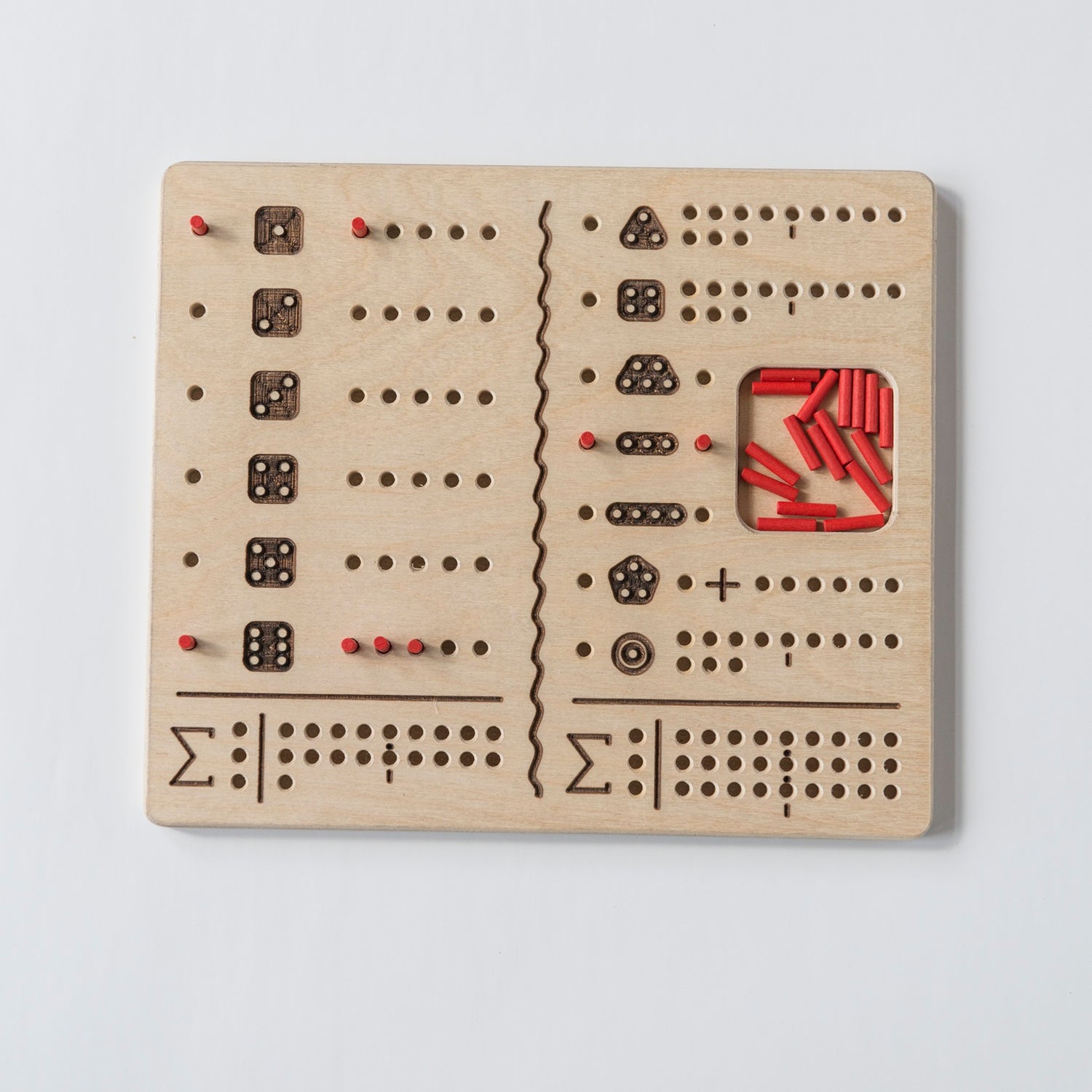 Dobbelspel voor slechtzienden – Houten spel met voelbare markeringen, speciaal ontworpen voor mensen met visuele beperkingen.