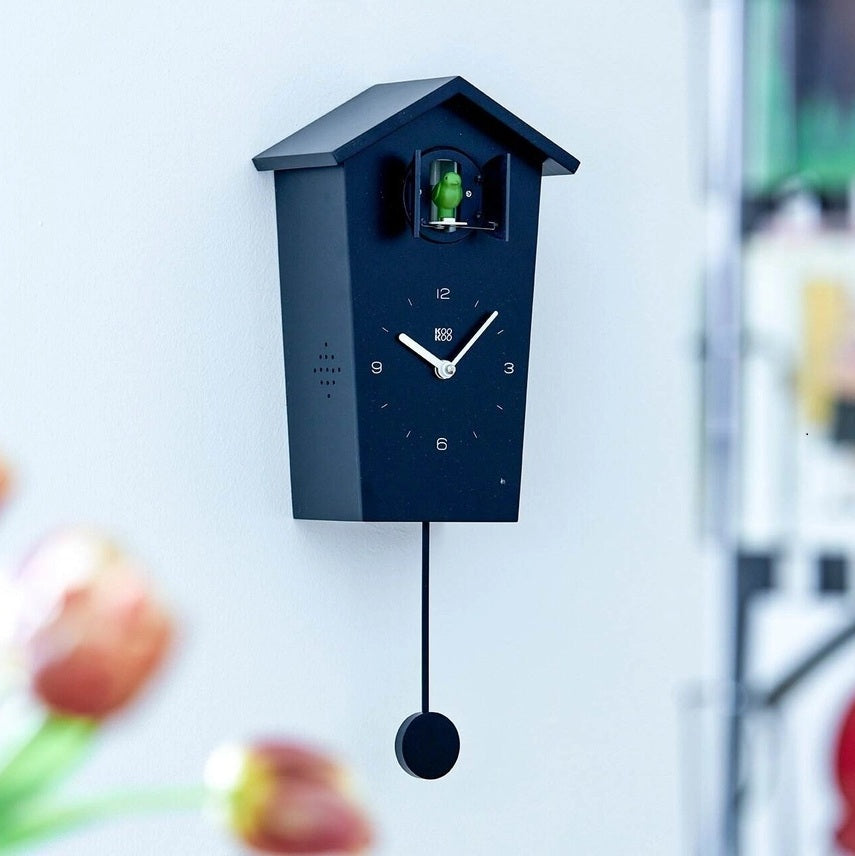 Koekoeksklok Zwart – Klassieke houten wandklok met koekoeksroep, bevordert activering en tijdsbesef bij senioren.